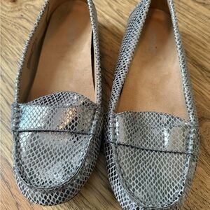 Vionic Silver Larrun Size 7.5 Loafers